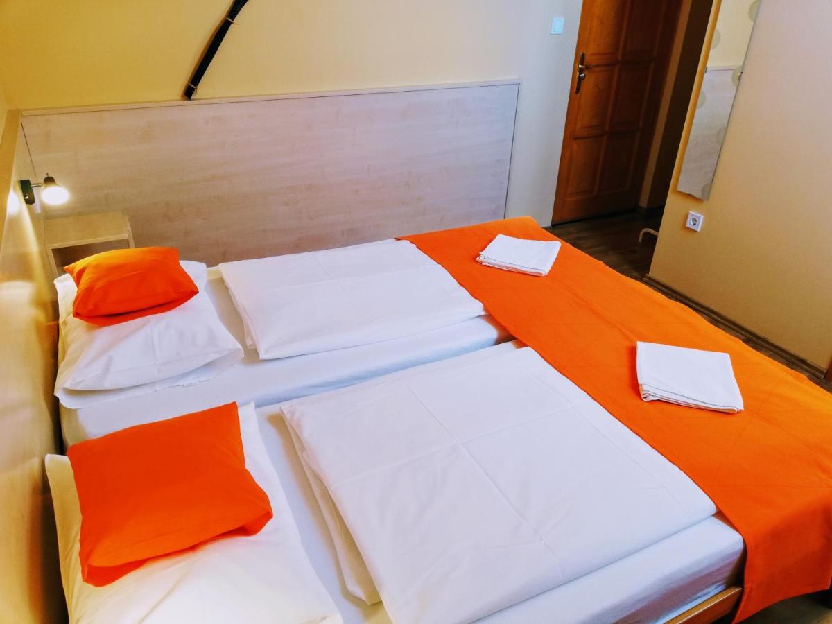 Lotuszvirag Vendeghaz Hotel Szekszard Ngoại thất bức ảnh